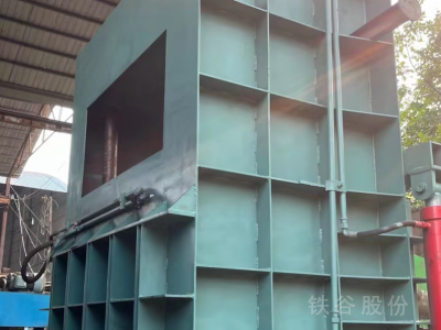 江阴产250吨立式打包机，包块1.1?1.6米图2